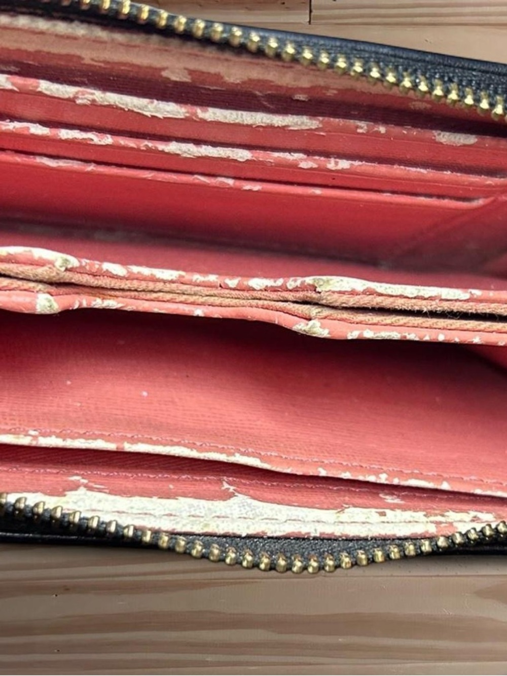 Fossil vintage black leather wallet with silver star studs - Picture 7 of 8